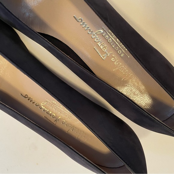 Salvatore Ferragamo block heel tassel pumps Size 7 narrow - Picture 4 of 11